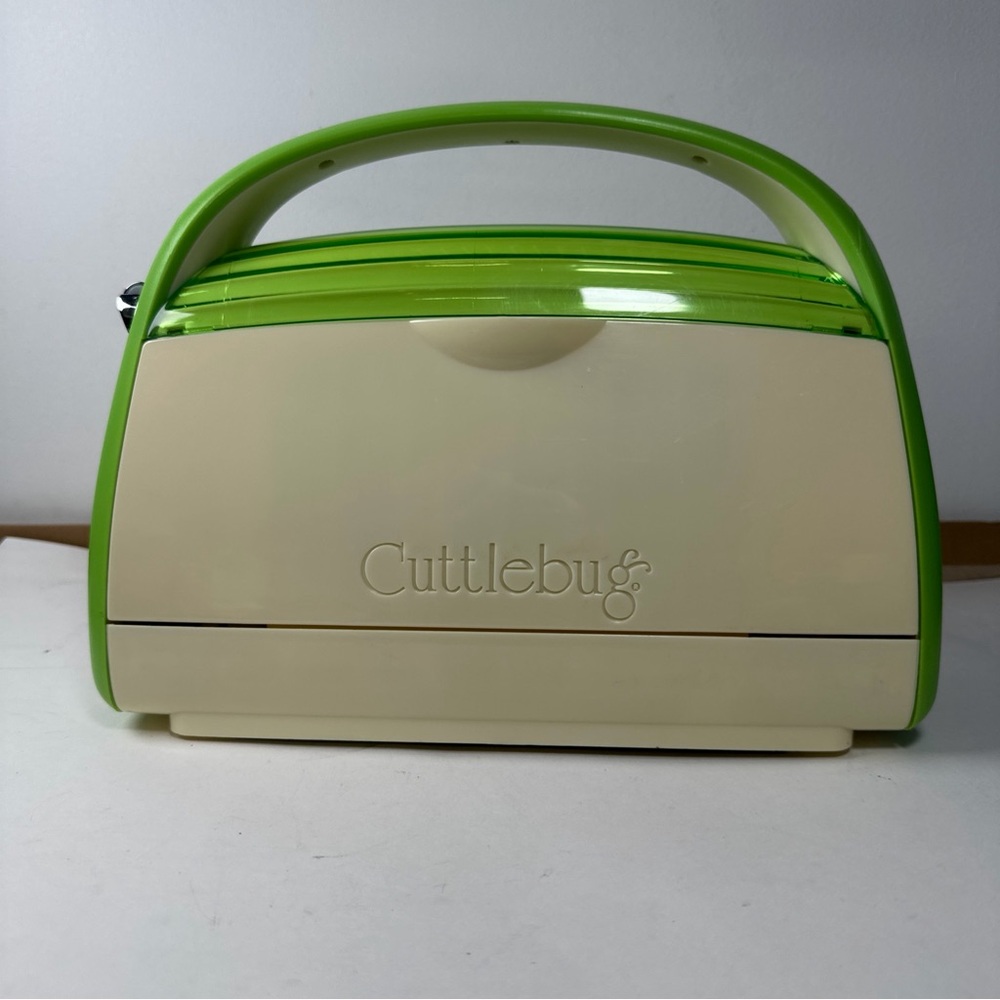 Cuttlebug Cricut Green and Cream Craft Die-cutting Machine